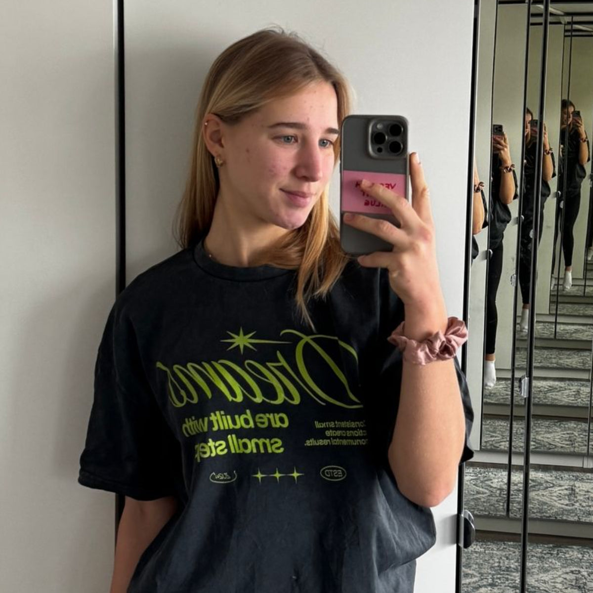 Träume werden mit kleinen Schritten gebaut Oversized T-Shirt